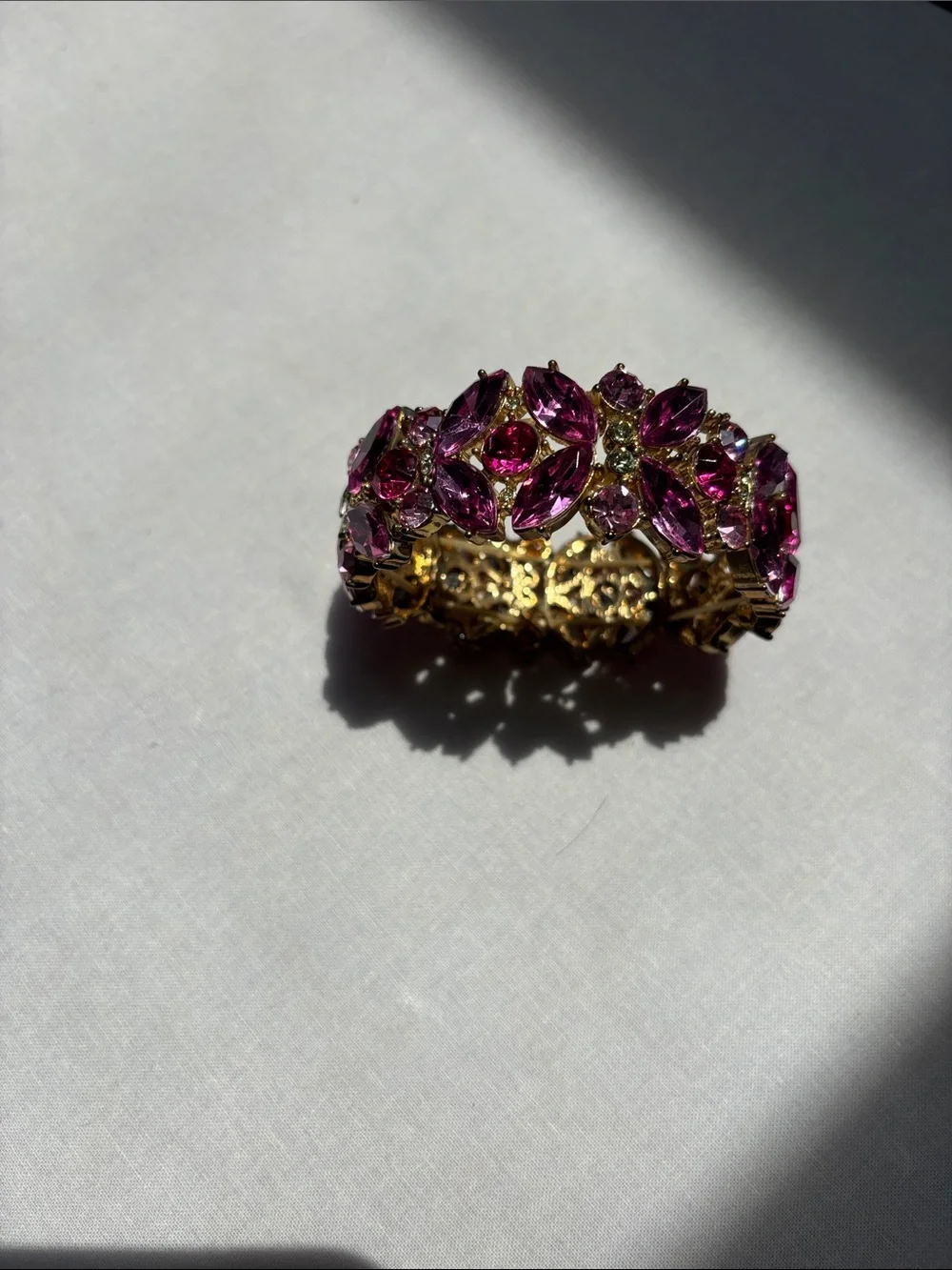 N/A elegant gold